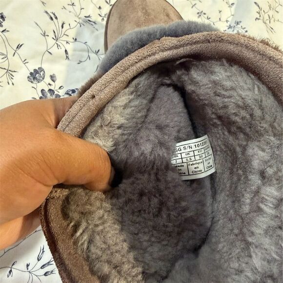 UGG Tania Women's Gray Suede Sheepskin Cuff Ankle Winter Boots - Picture 3 of 7